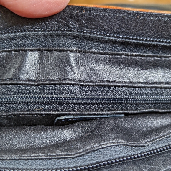 Vintage Pebbled Leather 1980s Crossbody Crocodile Embossed Leather Trim Clutch - Picture 10 of 10